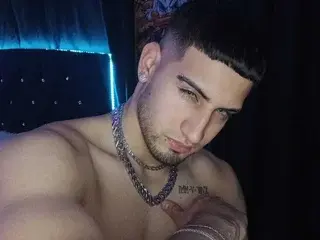 Streamate Live Sex Cam of GiomarReyesX