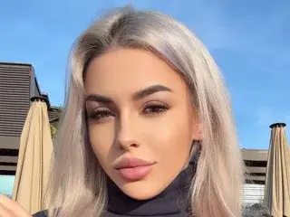 Streamate Live Sex of HornyB33