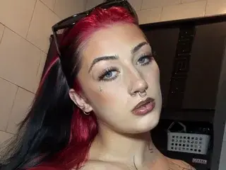 Streamate Adult Webcam of Ravenrileyy