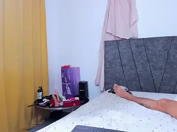 Stripchat Sex Cam of bella-black