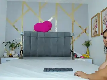 Stripchat Sex Cam of Caroliine_Torres