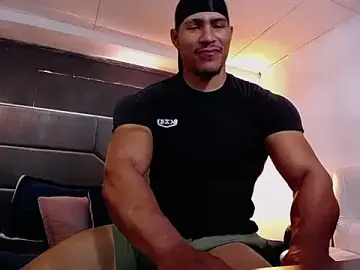 Stripchat Live Sex Cam of teddyfit19cm