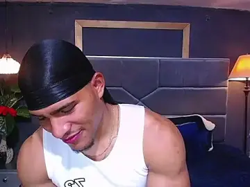 Stripchat Live Sex Cam of teddyfit19cm
