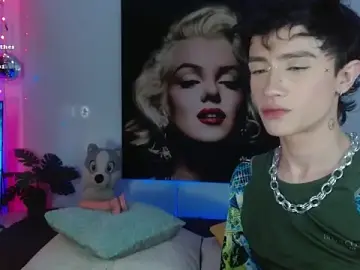 Stripchat Free Porn Cam of maxiy_001