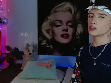 Stripchat Free Live Porn of maxiy_001