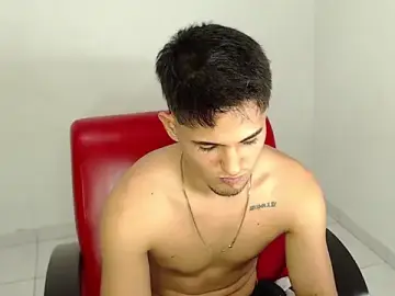 Stripchat Live Sex Cam of Alex_mojica