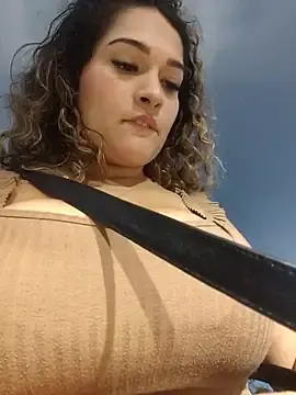 Stripchat Live Sex Cam of Sara_smiiith211