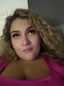 Stripchat Sex Cam of Sara_smiiith211