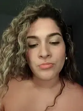 Stripchat Sex Cam of Sara_smiiith211