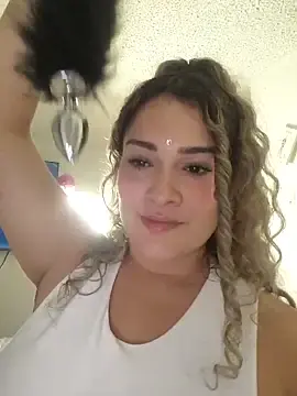 Stripchat Sex Cam of Sara_smiiith211