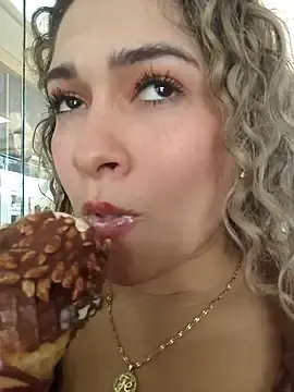 Stripchat Sex Cam of Sara_smiiith211