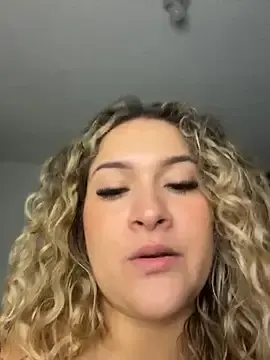 Stripchat Free Porn Cam of Sara_smiiith211