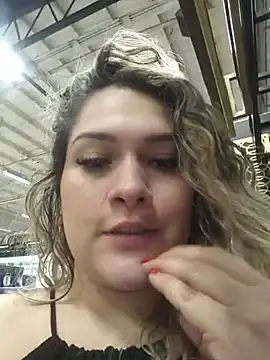 Stripchat Sex Cam of Sara_smiiith211