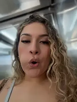 Stripchat Sex Chat of Sara_smiiith211