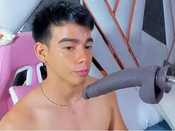 Stripchat Live Sex Cam of Alejandro_karter18