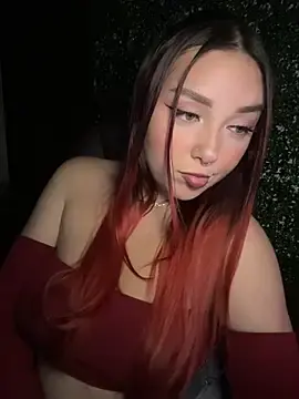 Stripchat Live Sex Cam of Karen18_boobs