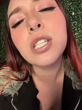 Stripchat Live Porn of Karen18_boobs