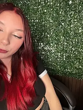 Stripchat Sex Cam of Karen18_boobs