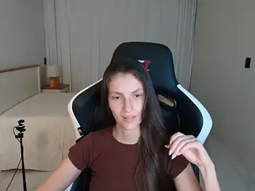 Stripchat Live Sex Cam of upssnowy