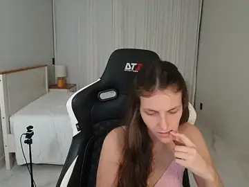 Stripchat Free Porn Cam of upssnowy
