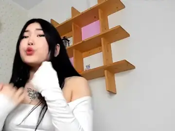 Stripchat Free Live Porn of miraqqwerty