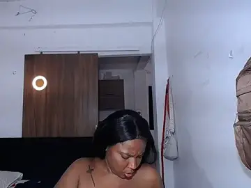 Stripchat Sex Cam of yselahot