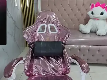 Stripchat Free Porn Cam of alehp_rose_s