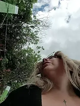 Stripchat Live Sex Cam of madelaine-