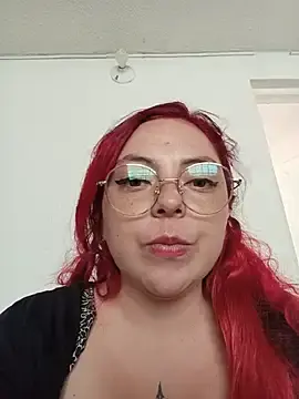 Stripchat Sex Cam of madelaine-