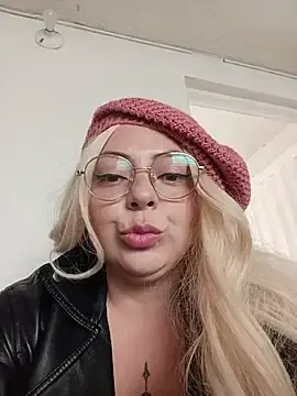 Stripchat Watch Live Sex Cams of madelaine-