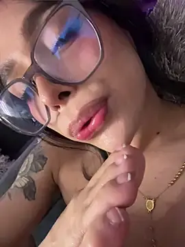 Stripchat Free Porn Cam of Samantha_Bernardo