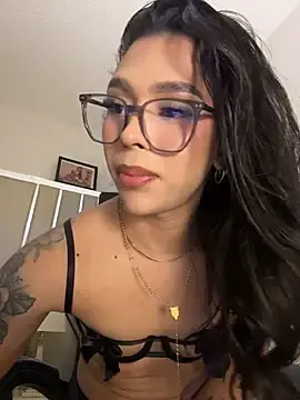 Stripchat Live Sex Cam of Samantha_Bernardo
