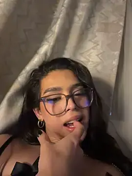 Stripchat Sex Cam of Samantha_Bernardo