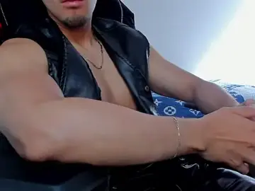 Stripchat Adult Webcams of Tommy_Bred