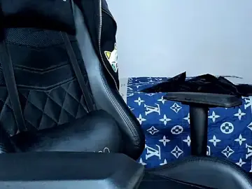 Stripchat Live Sex Cam of Tommy_Bred