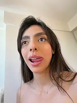 Stripchat Adult Webcam of ZaraLuuv