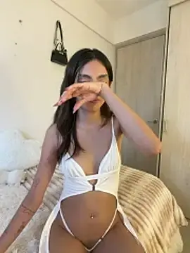 Stripchat Sex Cam of ZaraLuuv