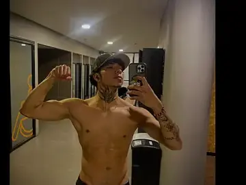 Stripchat Sex Cam of Big_mike_e