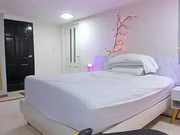 Stripchat Nude Webcam of charolbruce_1