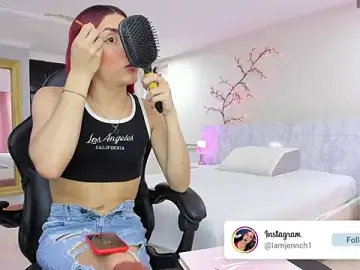 Stripchat Free Porn Cam of charolbruce_1