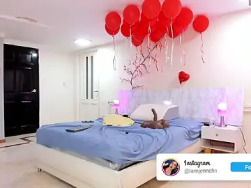 Stripchat Live Sex Cam of charolbruce_1