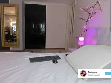 Stripchat Live Sex of charolbruce_1