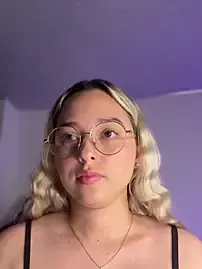 Stripchat Adult Webcam of Irisweet_