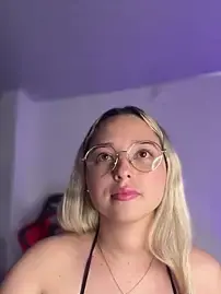 Stripchat Watch Live Sex Cams of Irisweet_