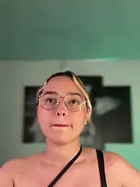 Stripchat Sex Cam of Irisweet_