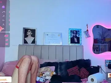 Stripchat Sex Cam of caroline_cossei