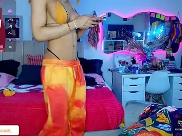 Stripchat Free Live Porn of caroline_cossei