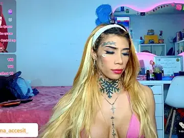 Stripchat Sex Cam of caroline_cossei