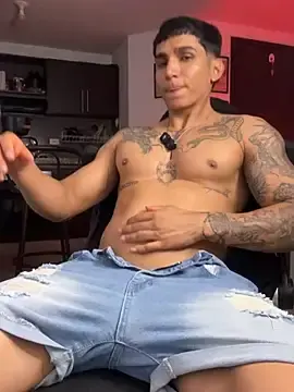 Stripchat Live Sex Cam of muscle_boyhorny