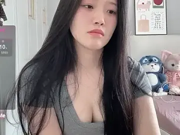 Stripchat Live Sex Cam of --bee--